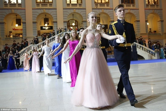 1.000 thiếu sinh quân dự vũ hội điện Kremlin - ảnh 3