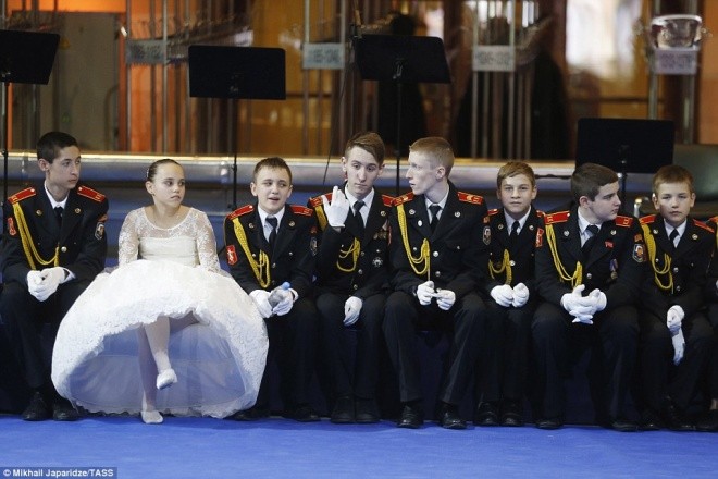 1.000 thiếu sinh quân dự vũ hội điện Kremlin - ảnh 8