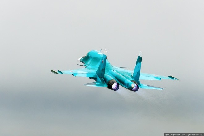 Bên trong nhà máy chế tạo tiêm kích bom Su-34 Nga - ảnh 11