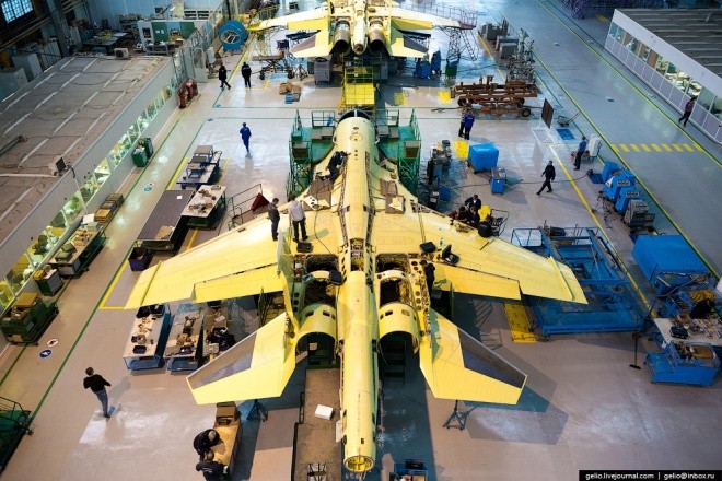 Bên trong nhà máy chế tạo tiêm kích bom Su-34 Nga - ảnh 3