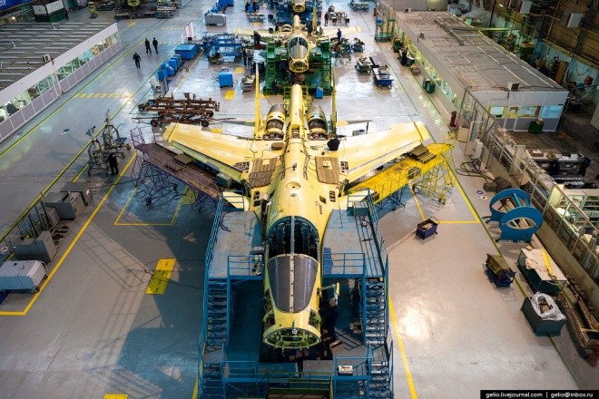Bên trong nhà máy chế tạo tiêm kích bom Su-34 Nga - ảnh 7