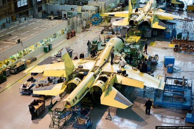 Bên trong nhà máy chế tạo tiêm kích bom Su-34 Nga - ảnh 8