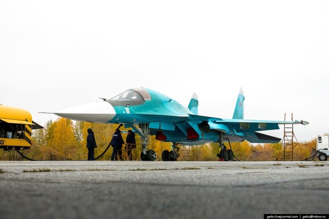Bên trong nhà máy chế tạo tiêm kích bom Su-34 Nga - ảnh 9