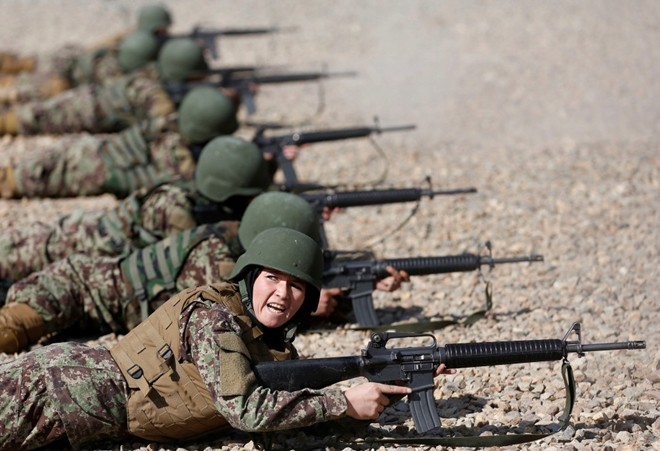 Đột nhập Trung tâm huấn luyện nữ binh Afghanistan - ảnh 4