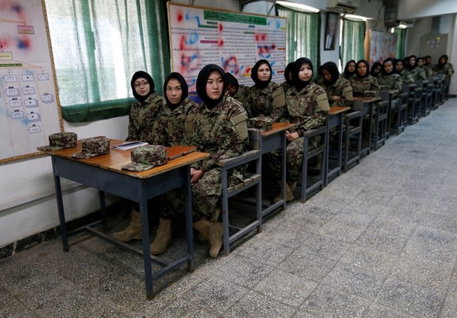 Đột nhập Trung tâm huấn luyện nữ binh Afghanistan - ảnh 5
