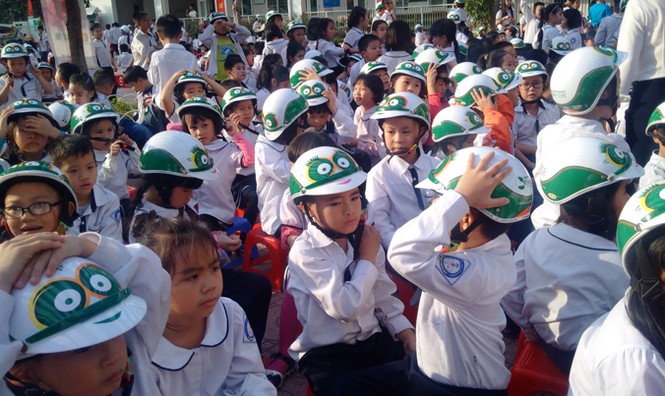 Phát động tặng 20.000 mũ bảo hiểm cho học sinh - ảnh 1