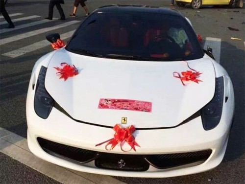 Khách hàng đâm hỏng Ferrari thuê để đi đám cưới - ảnh 2