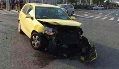 Khách hàng đâm hỏng Ferrari thuê để đi đám cưới - ảnh 1