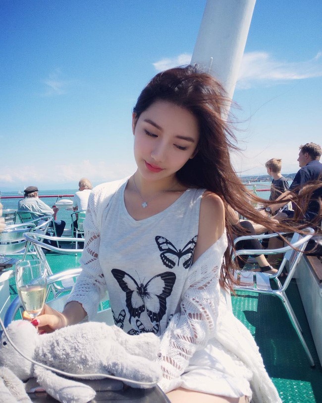 9X bất ngờ nổi tiếng nhờ giống Angelababy - ảnh 4
