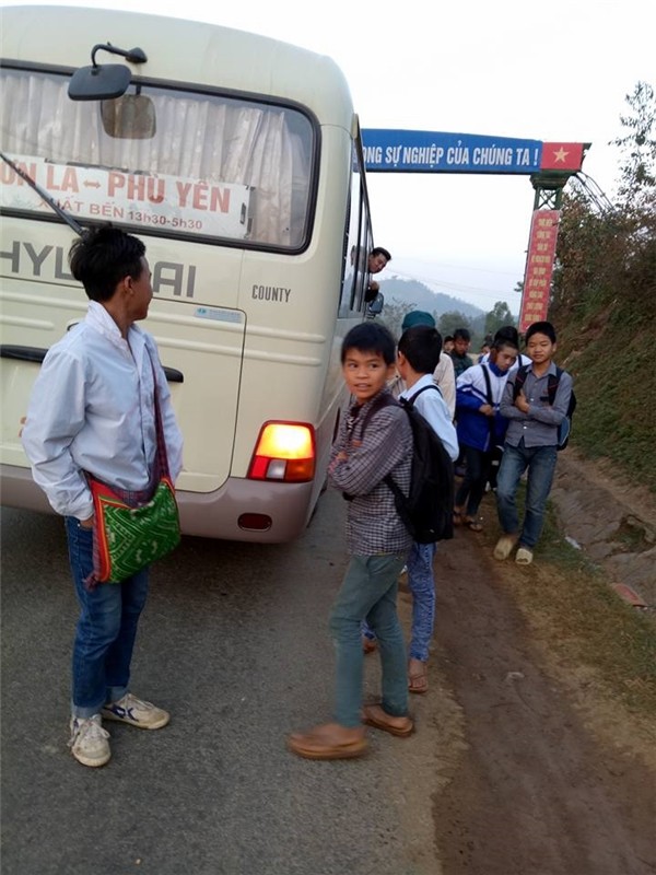 Cảm động tài xế chở 40 học sinh đi học miễn phí suốt 2 năm ròng - ảnh 2
