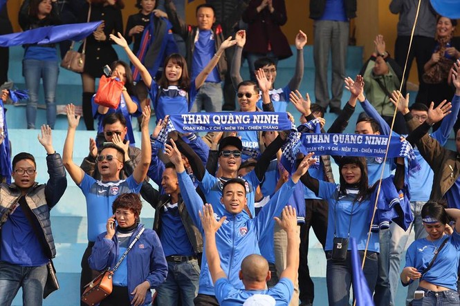 Cổ động viên cuồng nhiệt 'thắp lửa' cho Siêu Cup - ảnh 7