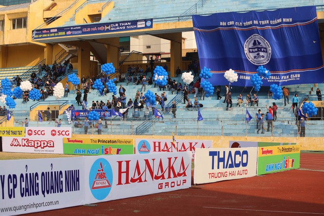 Cổ động viên cuồng nhiệt 'thắp lửa' cho Siêu Cup - ảnh 8