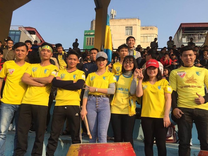 Cổ động viên cuồng nhiệt 'thắp lửa' cho Siêu Cup - ảnh 10