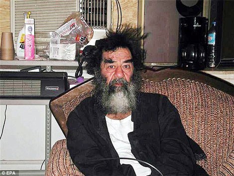 Tiết lộ của đặc vụ CIA từng thẩm vấn Saddam Hussein - ảnh 2