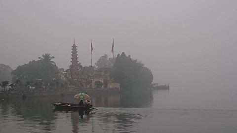 Sương mù dày đặc xuất hiện ở Hà Nội sớm hơn thường lệ - ảnh 2