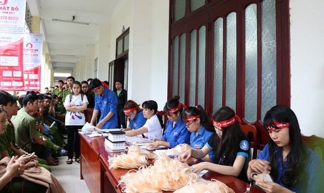 Chủ Nhật Đỏ ở Đà Nẵng: 'Đó là yêu thương...' - ảnh 3