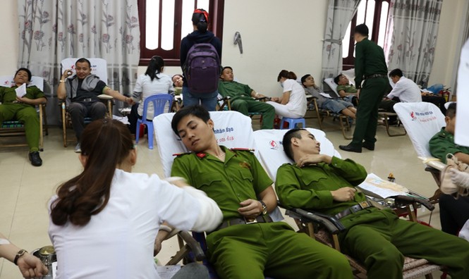 Chủ Nhật Đỏ ở Đà Nẵng: 'Đó là yêu thương...' - ảnh 5