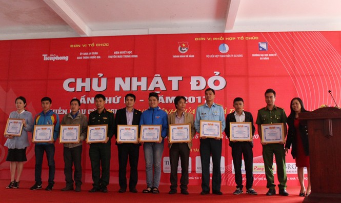 Chủ Nhật Đỏ ở Đà Nẵng: 'Đó là yêu thương...' - ảnh 7