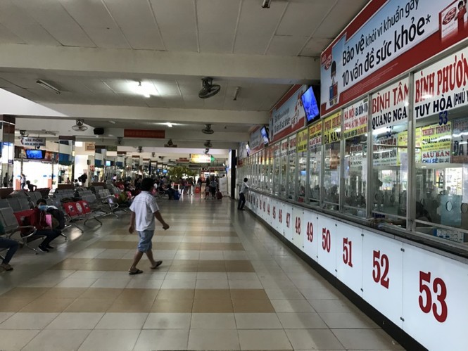 Bến xe, ga Sài Gòn vắng khách, sân bay chật kín người - ảnh 11