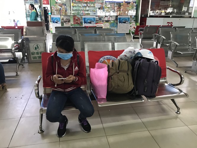 Bến xe, ga Sài Gòn vắng khách, sân bay chật kín người - ảnh 12