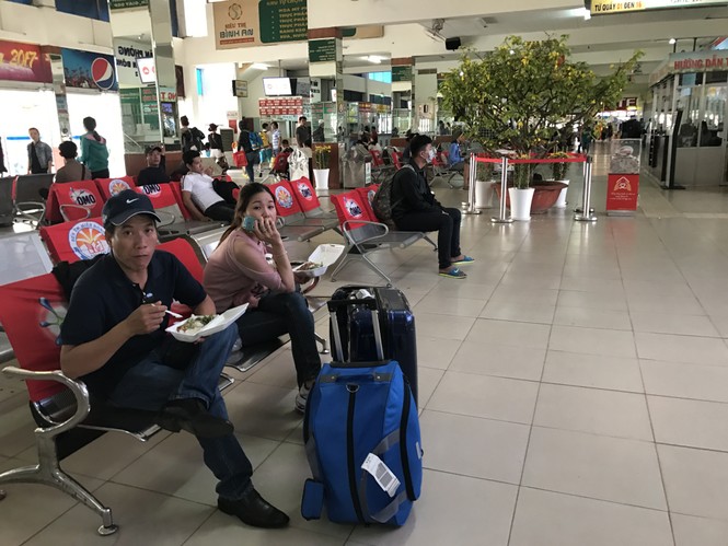 Bến xe, ga Sài Gòn vắng khách, sân bay chật kín người - ảnh 14