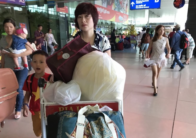 Bến xe, ga Sài Gòn vắng khách, sân bay chật kín người - ảnh 21