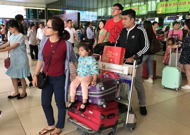 Bến xe, ga Sài Gòn vắng khách, sân bay chật kín người - ảnh 22