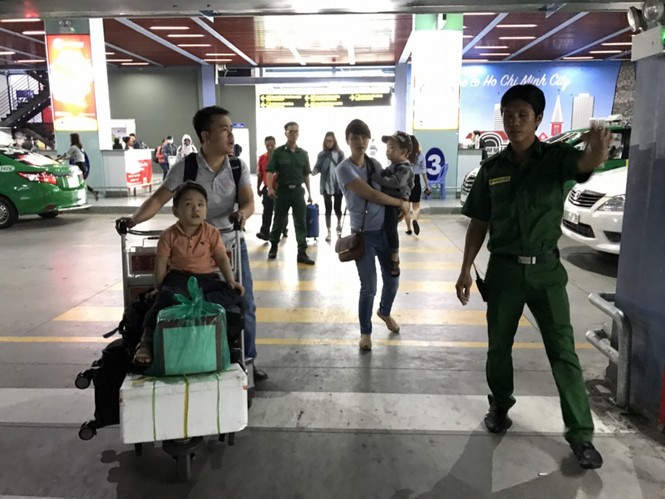 Bến xe, ga Sài Gòn vắng khách, sân bay chật kín người - ảnh 23