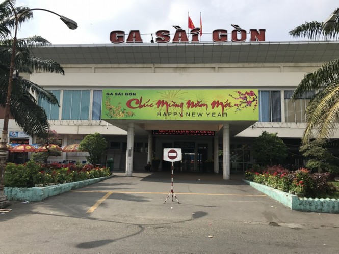Bến xe, ga Sài Gòn vắng khách, sân bay chật kín người - ảnh 3
