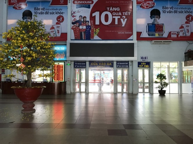 Bến xe, ga Sài Gòn vắng khách, sân bay chật kín người - ảnh 4