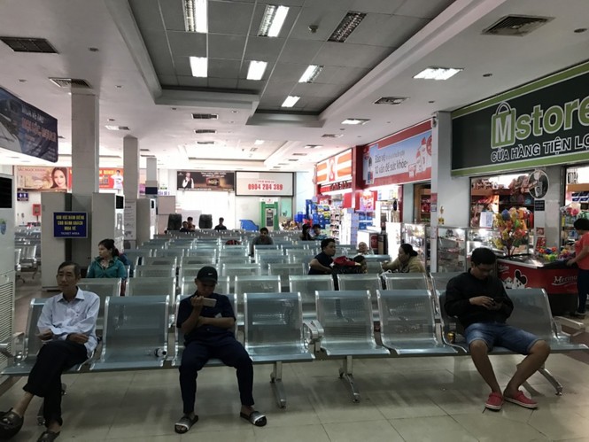 Bến xe, ga Sài Gòn vắng khách, sân bay chật kín người - ảnh 5