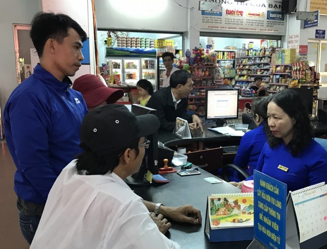 Bến xe, ga Sài Gòn vắng khách, sân bay chật kín người - ảnh 7