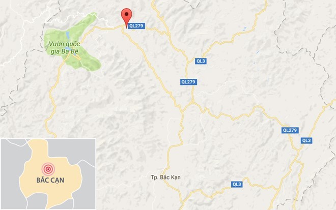 Thi thể người đàn ông nhét trong bao tải trôi trên suối - ảnh 1