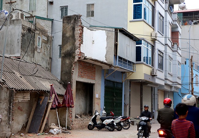 Nhà 'hình kỳ dị' lại mọc giữa Thủ đô sau cải tạo mương - ảnh 5