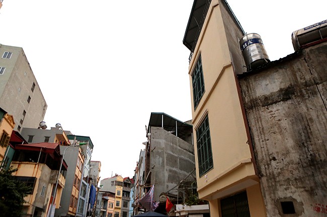Nhà 'hình kỳ dị' lại mọc giữa Thủ đô sau cải tạo mương - ảnh 9