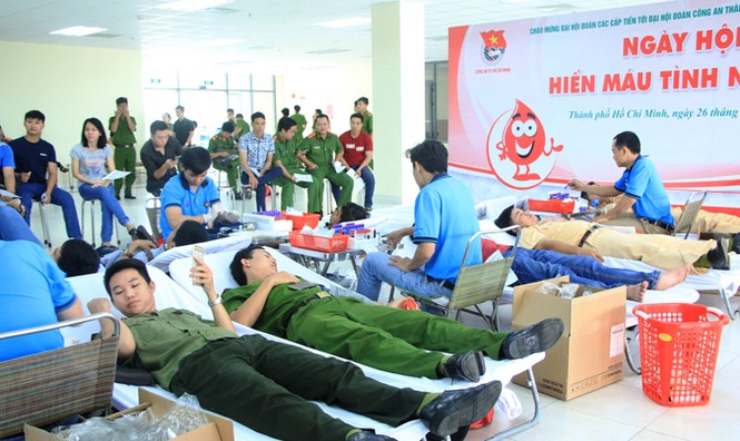 Tuổi trẻ Công an TPHCM sôi nổi ra quân Tháng thanh niên 2017 - ảnh 1