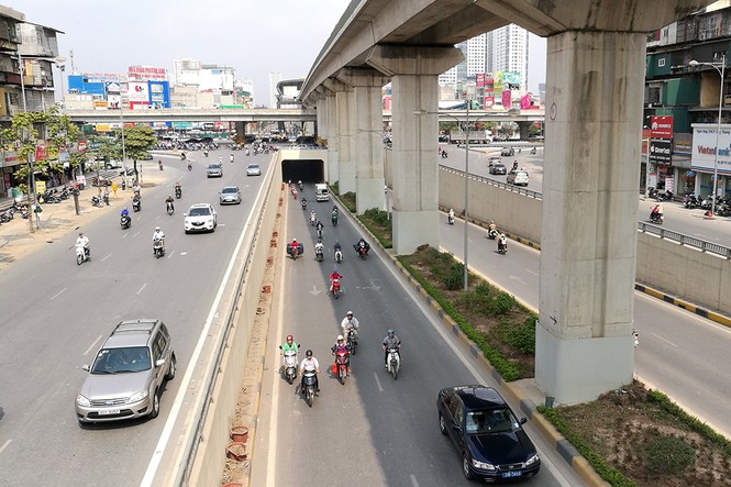 Hầm chui hơn 500 tỷ ở Hà thành nhếch nhác, ngập rác - ảnh 2