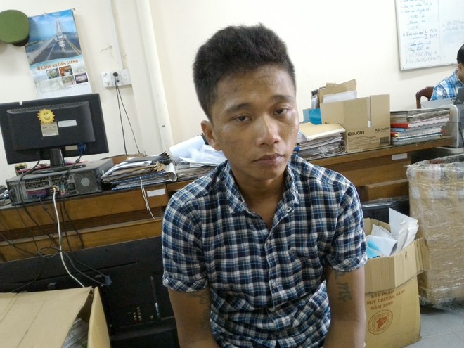 Giữa khuya đột nhập vào nhà, trộm cả thùng mì tôm - ảnh 3