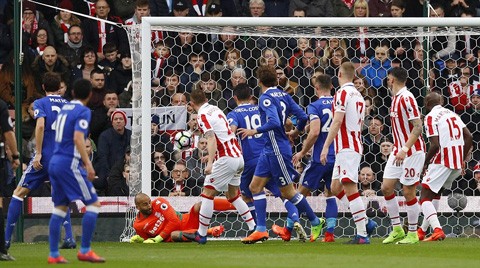 Cahill lập công phút chót, Chelsea xây chắc ngôi đầu bảng - ảnh 1