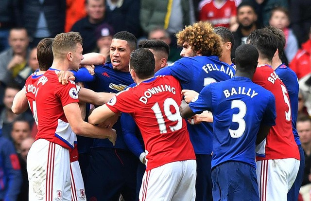 Cầu thủ M.U và Middlesbrough ẩu đả trong đường hầm - ảnh 1