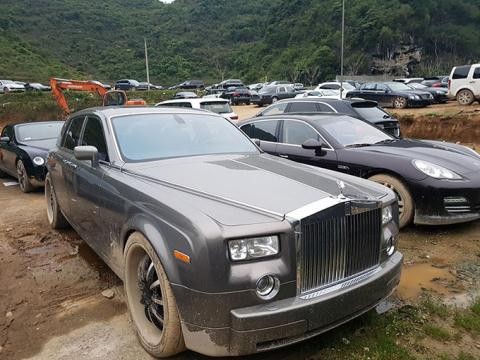 Cao Bằng nói gì về 50 siêu xe phơi trên đất trống? - ảnh 1