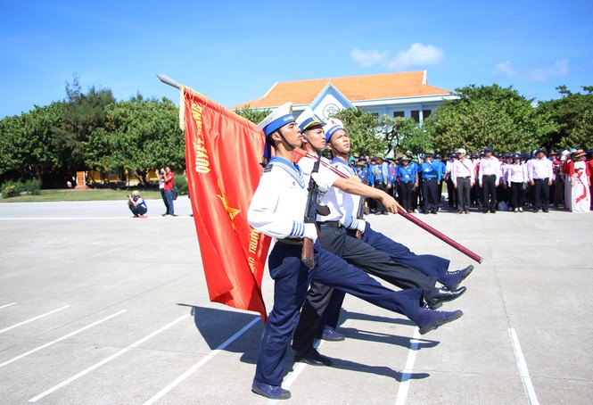 Thiêng liêng lễ duyệt binh trên đảo Trường Sa - ảnh 3