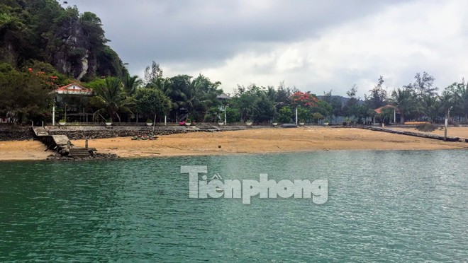 Cận cảnh resort trái phép trên vịnh Bái Tử Long - ảnh 1