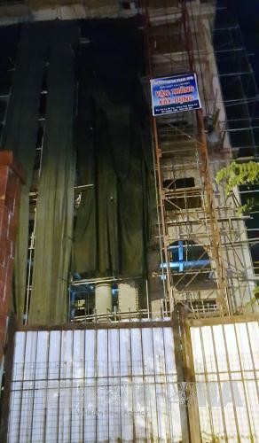 Vận thăng công trình sập giờ tan ca, 7 công nhân gặp nạn - ảnh 1
