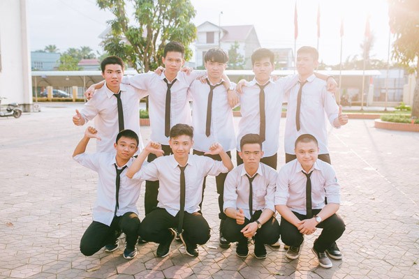 Lớp học có 1 thủ khoa khối A 30 điểm, 27 học sinh còn lại đều trên 27 điểm - ảnh 9