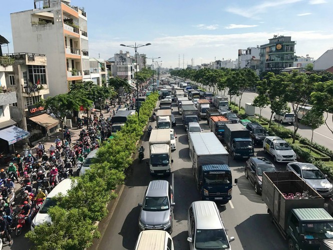 Thu phí ô tô vào trung tâm TPHCM: Chuyên gia nói gì? - ảnh 1