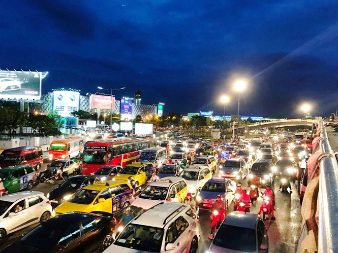 Thu phí ô tô vào trung tâm TPHCM: Chuyên gia nói gì? - ảnh 2