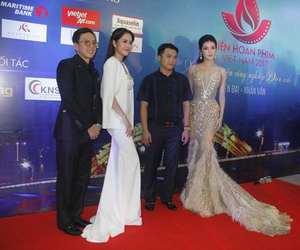Hoa hậu Đỗ Mỹ Linh cùng dàn mỹ nhân khoe sắc tại bế mạc LHP - ảnh 3