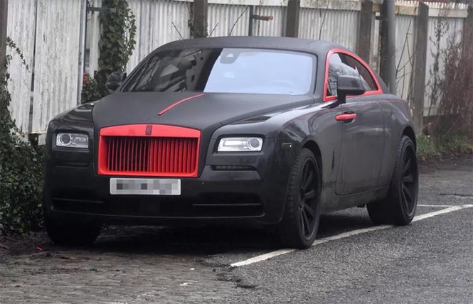Lukaku khoác áo đấu M.U cho siêu xe Rolls Royce Ghost - ảnh 1