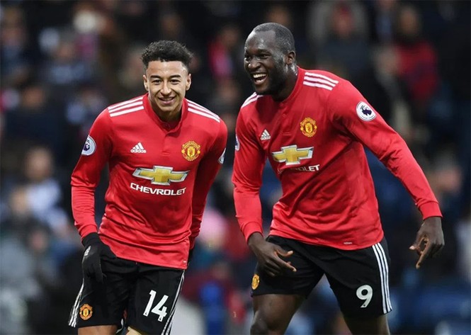 Lukaku khoác áo đấu M.U cho siêu xe Rolls Royce Ghost - ảnh 6